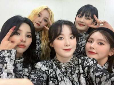 여자아이들-단체-셀카-4