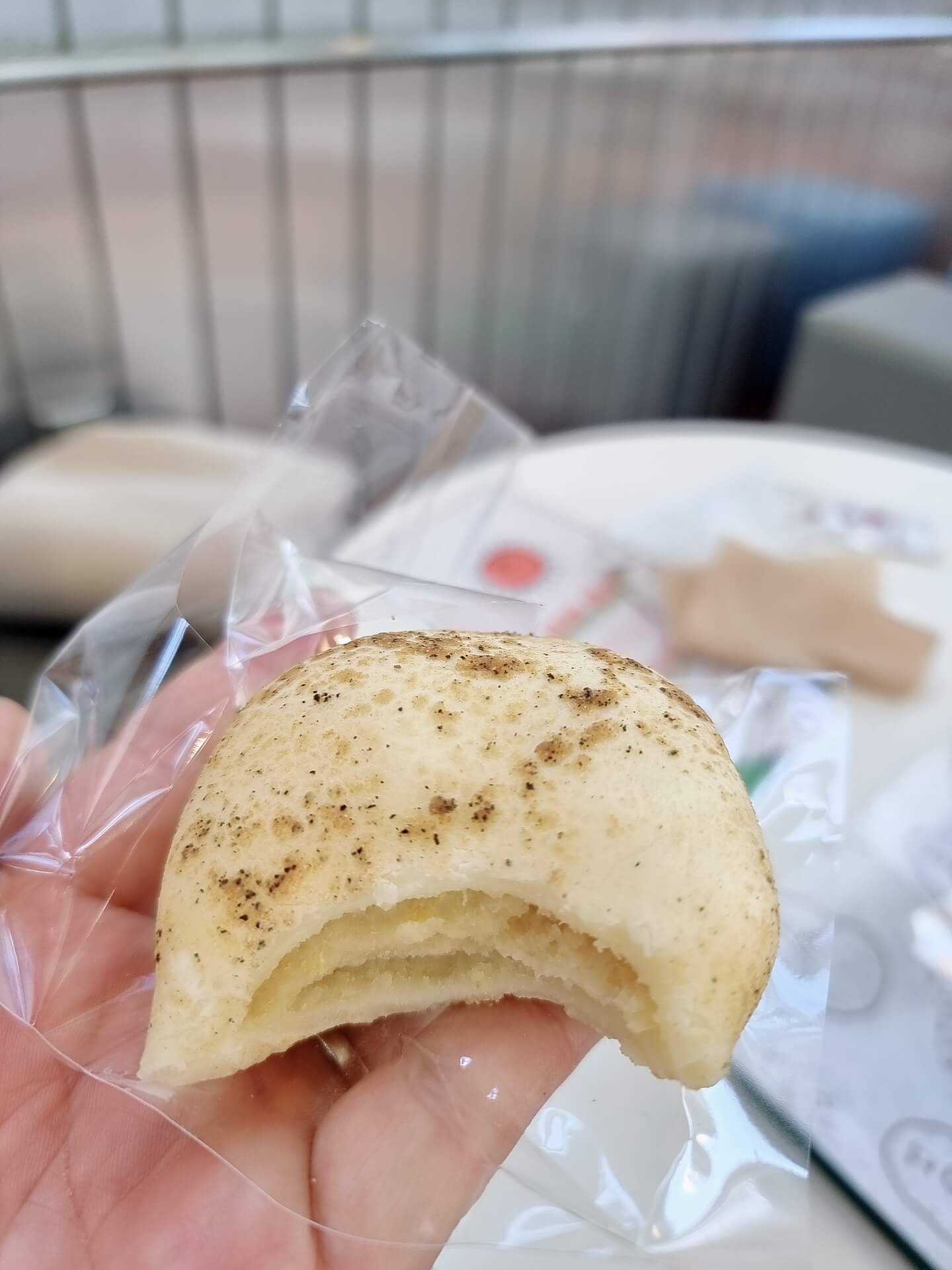 춘천감자빵 한입 먹어봄