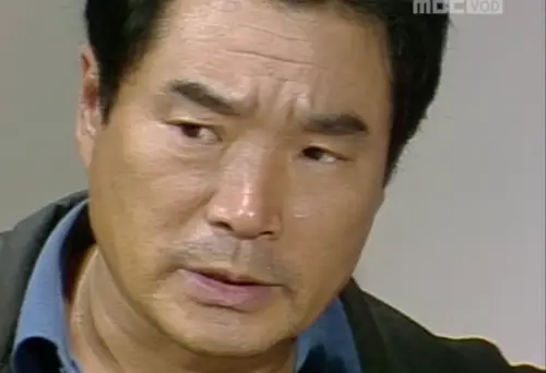 수사반장-무언가 진지하게 고민중인 안상순