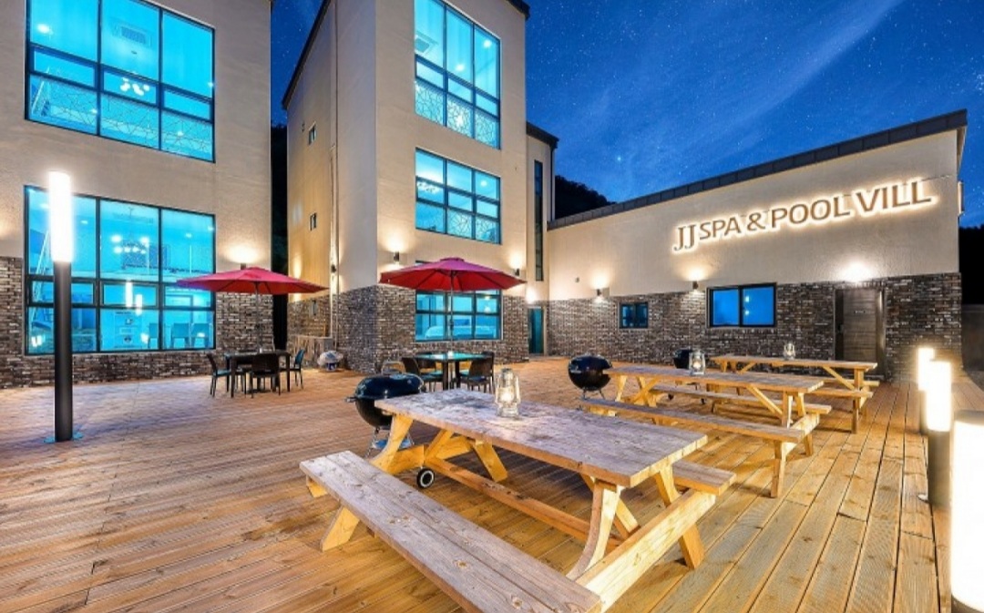 JJ풀빌라 야외 바베큐장