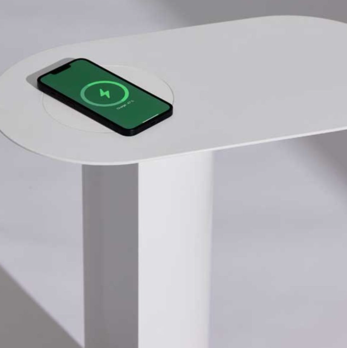 무선 충전 기능이 내장된 협탁