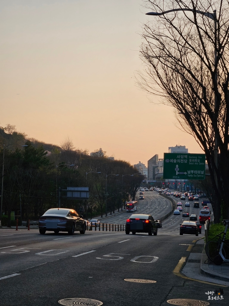 우면산 입구 도로