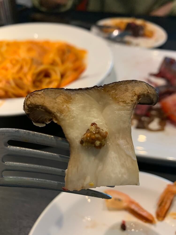 포테이토를 얹은 스테이크