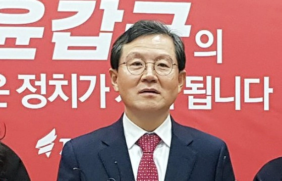 윤갑근 프로필 나이 고향 학력 경력 지역구