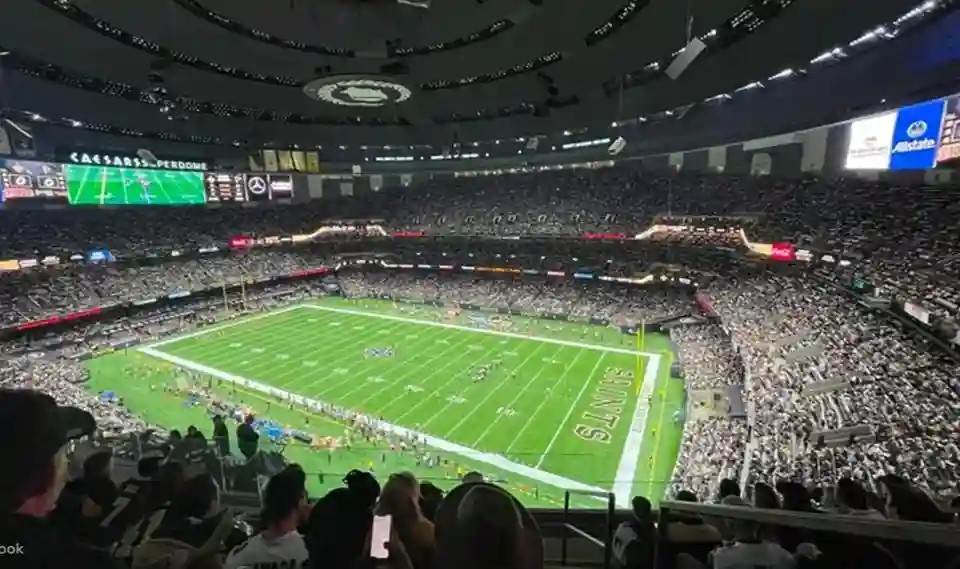 뉴올리언스 세인츠 시저스 슈퍼돔에서 열광의 NFL 경기 직관하기