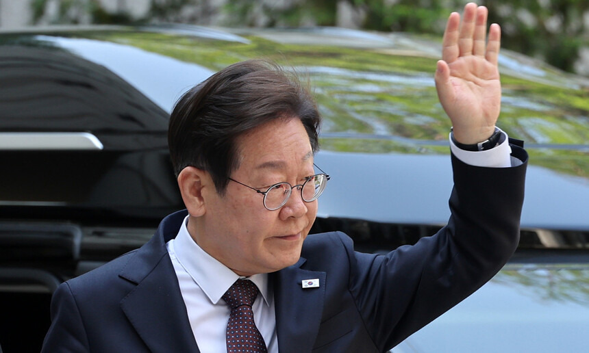 이재명 더불어민주당 대통령 후보가 29일 오전 서울 서초구 서울중앙지법에서 열린 &lsquo;대장동 배임&middot;성남에프씨(FC) 뇌물 등 혐의&rsquo; 1심 속행 공판에 출석하고 있다. 김영원 기자 forever@hani.co.kr