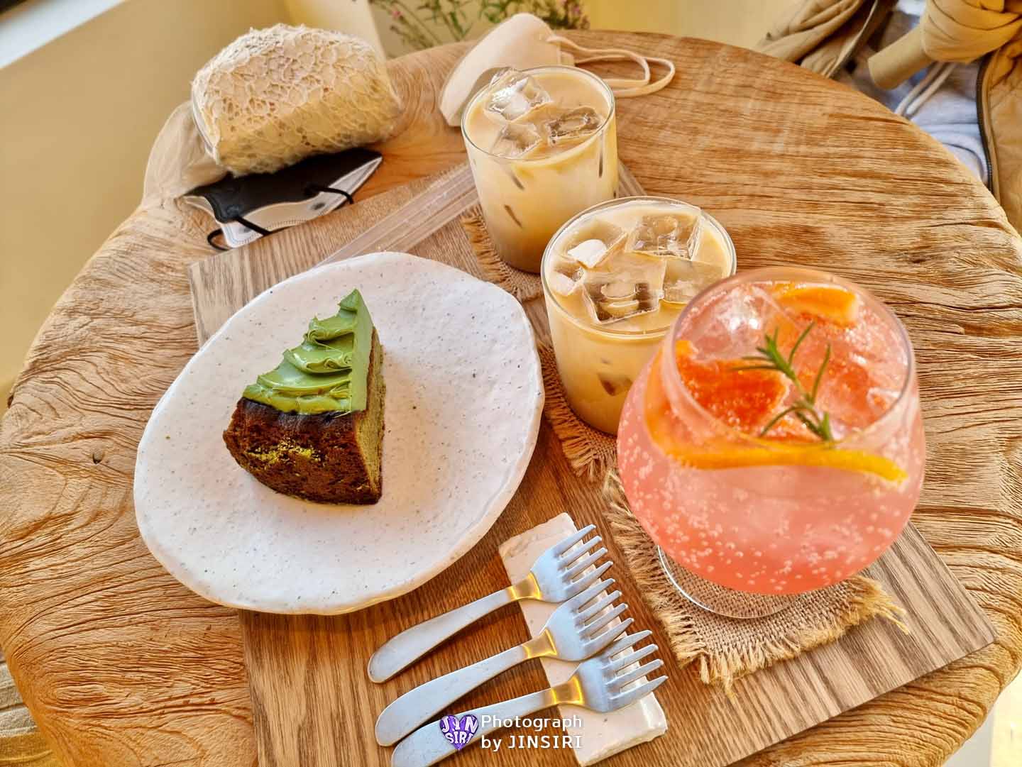 ์์ฃผ ์ฌํ ํ๊ตฌ๋ ์นดํ ์ถ์ฒ ๋ฐ๋ ค๊ฒฌ๋๋ฐ