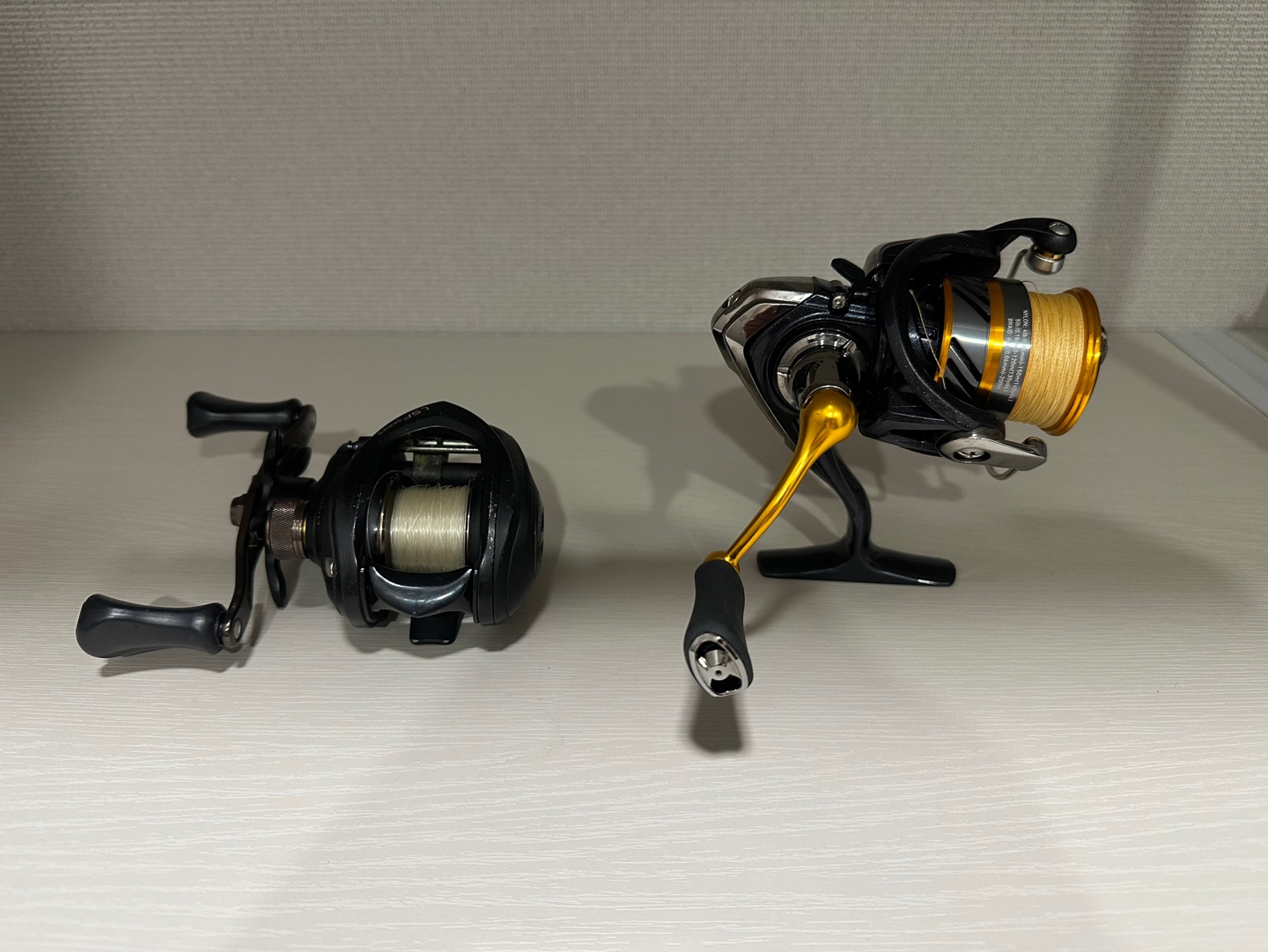 베이트릴과 스피닝릴 사진