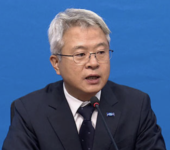 신우석 성추행 가해자 지목