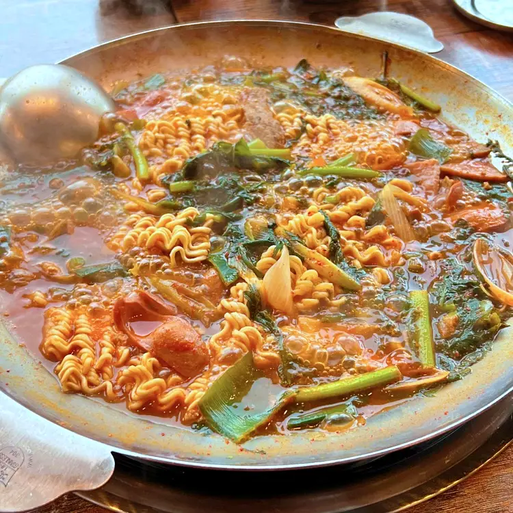 맛있는녀석들 제386회 미나리 들어가 시원한 소세지 베이컨 햄 폭탄 부대찌개 맛있는 식당 파주 맛집 추천 소개