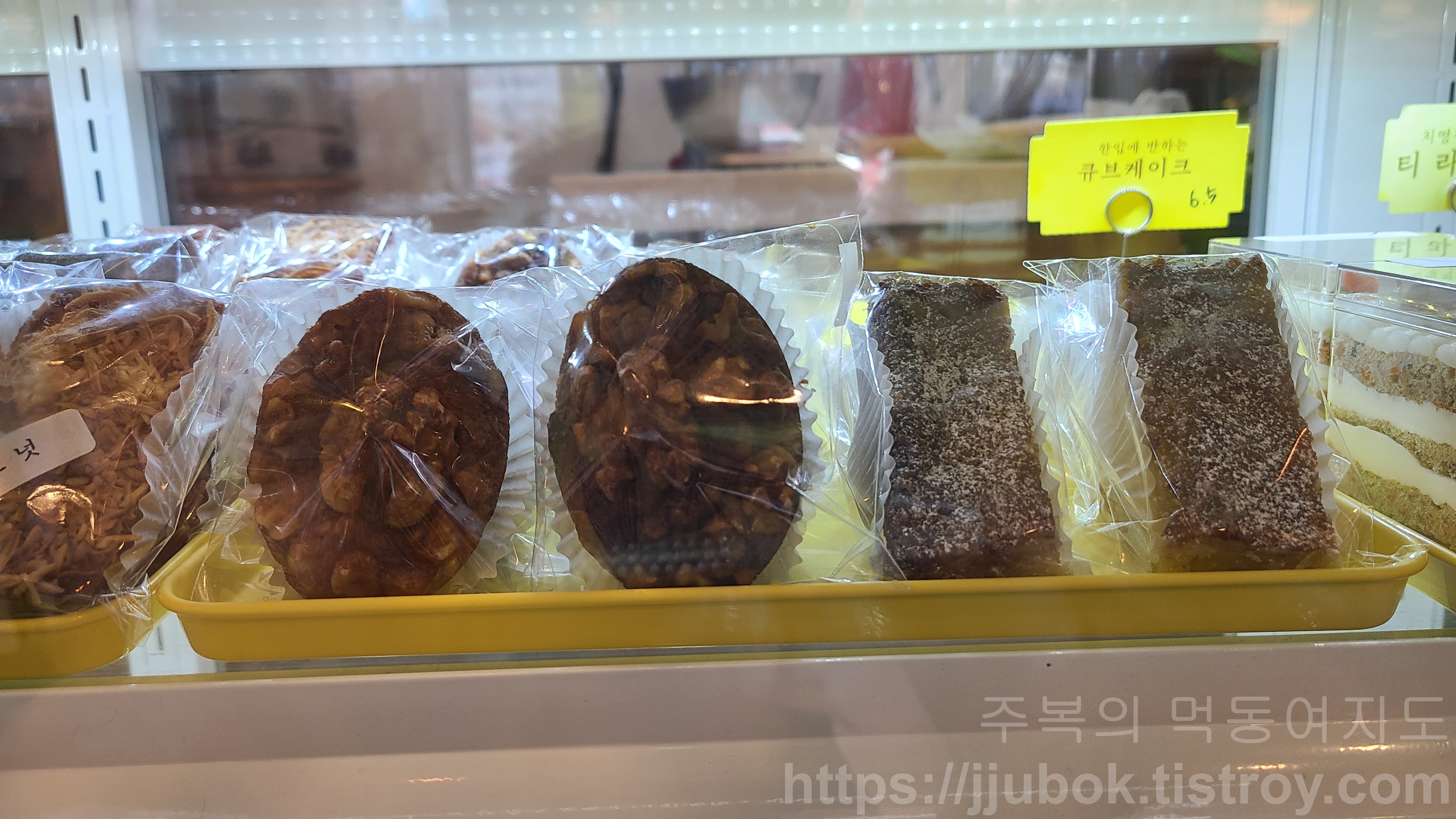 디저트-카페-두시오분-휘낭시에-2