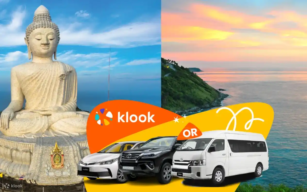 푸켓 프라이빗 차량투어 썸네일: 푸켓 빅 부다와 일몰 해변 전경을 배경으로 Klook 로고와 함께 흰색 SUV 및 밴 차종 선택 옵션을 시각적으로 보여주는 이미지
