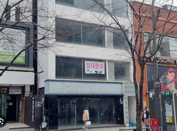 '임대' 붙은 공실 건물관련 사진