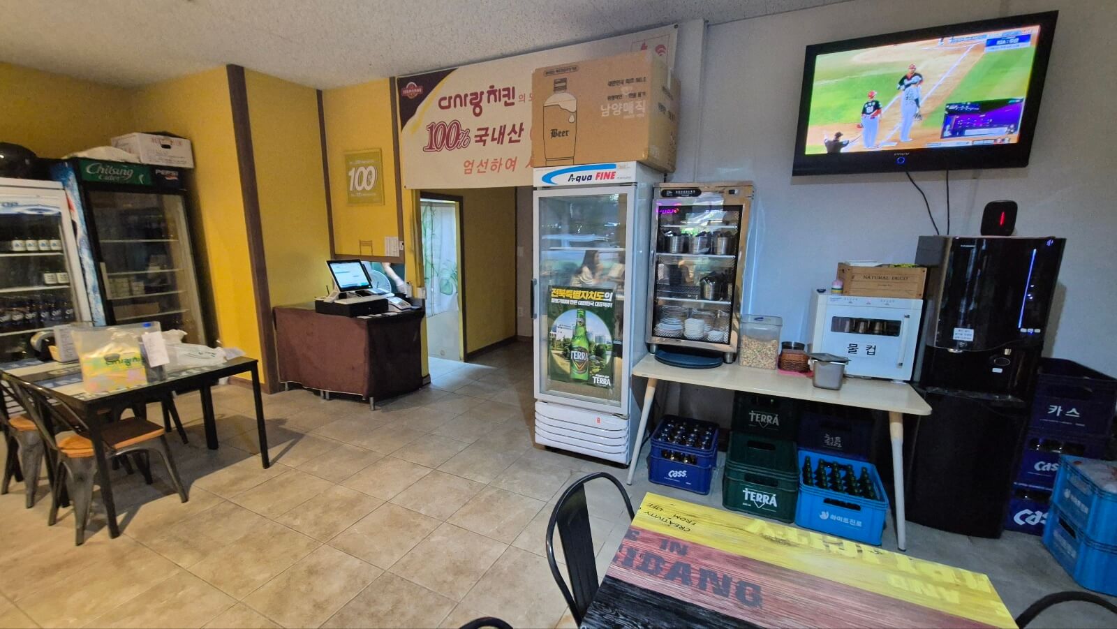 조촐한 노포같은 실내인테리어