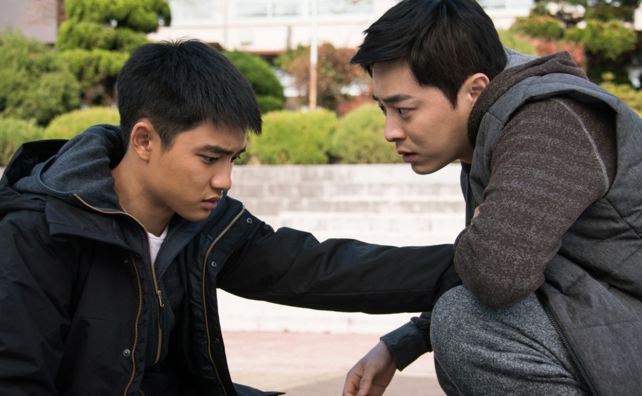 영화 형 조정석 도경수 운동장 달리기 장면