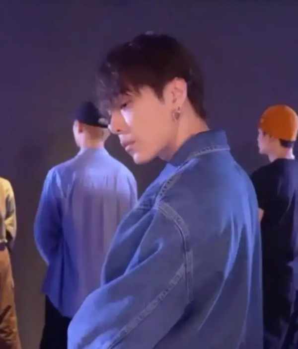 용준형-사진