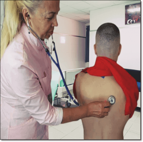 건강 검진 하는 남성