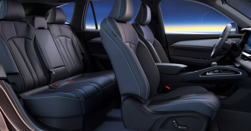 넓고 안락한 그랑 콜레오스 실내 공간 이미지