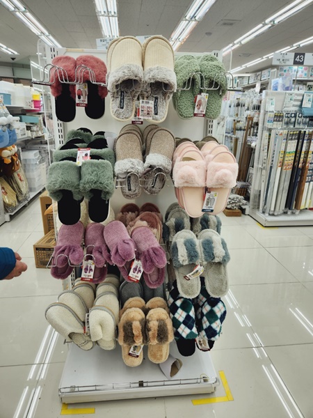 다이소 크리스마스 트리 장식품 겨울용품 인천운서점