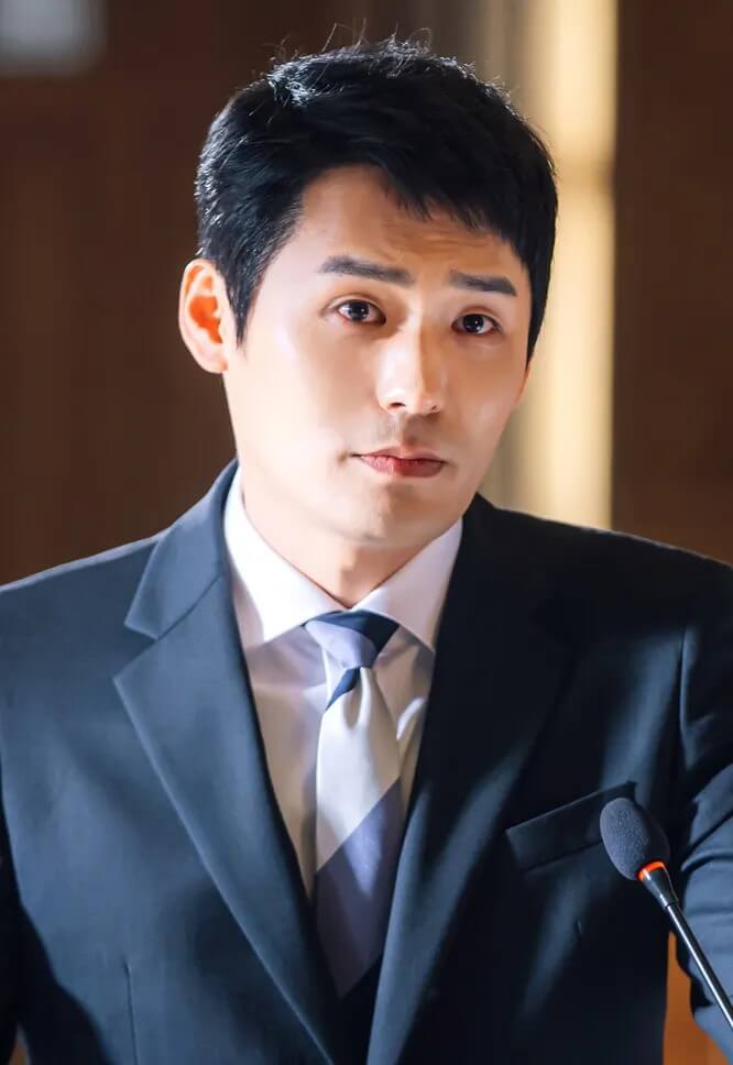 드라마 천원짜리 변호사 주인공 최대훈 대표 홍보 포스터 입니다. 서민혁 역을 맡았습니다.