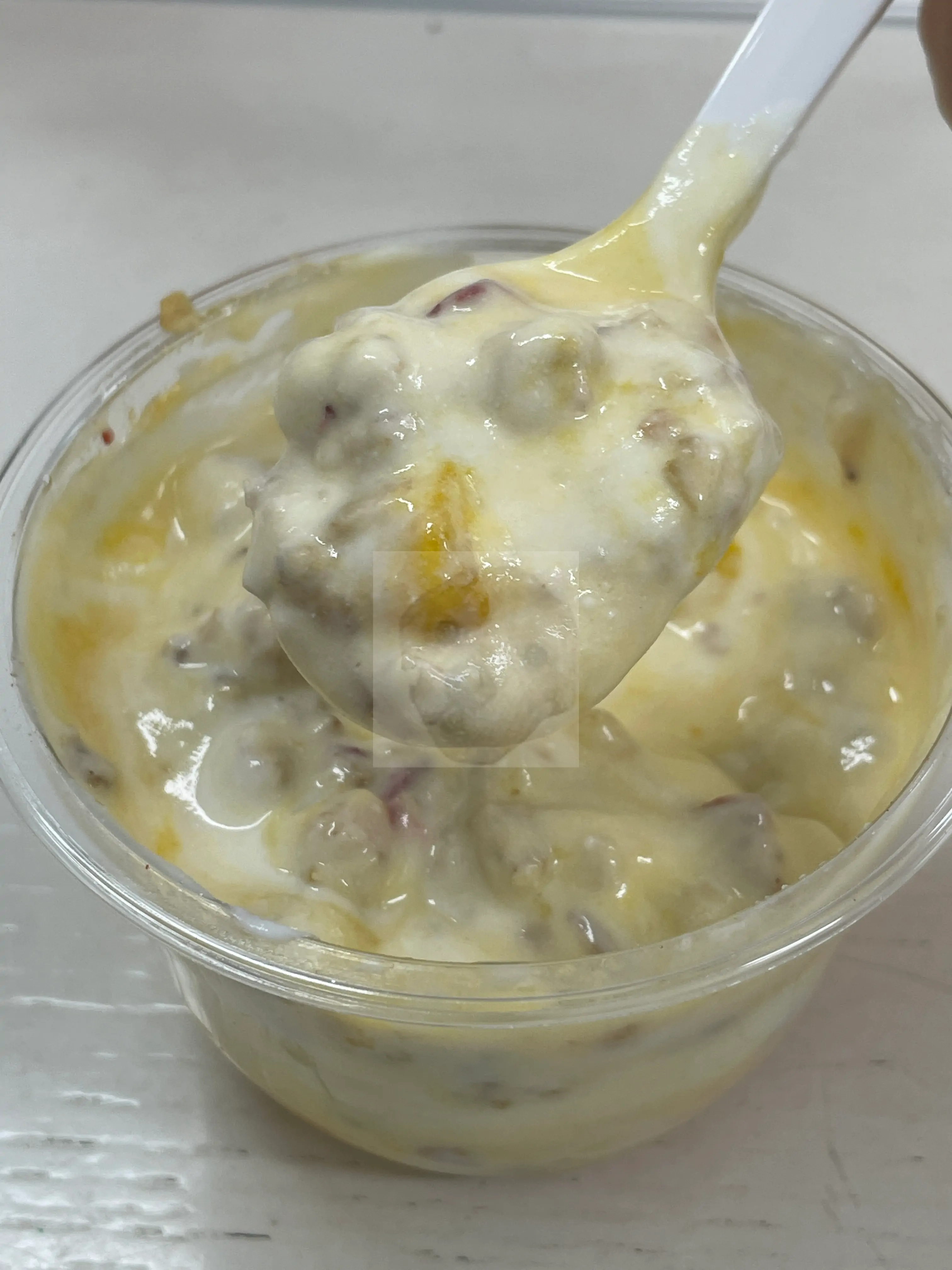 그릭요거 망고놀라 비비면 이런 느낌