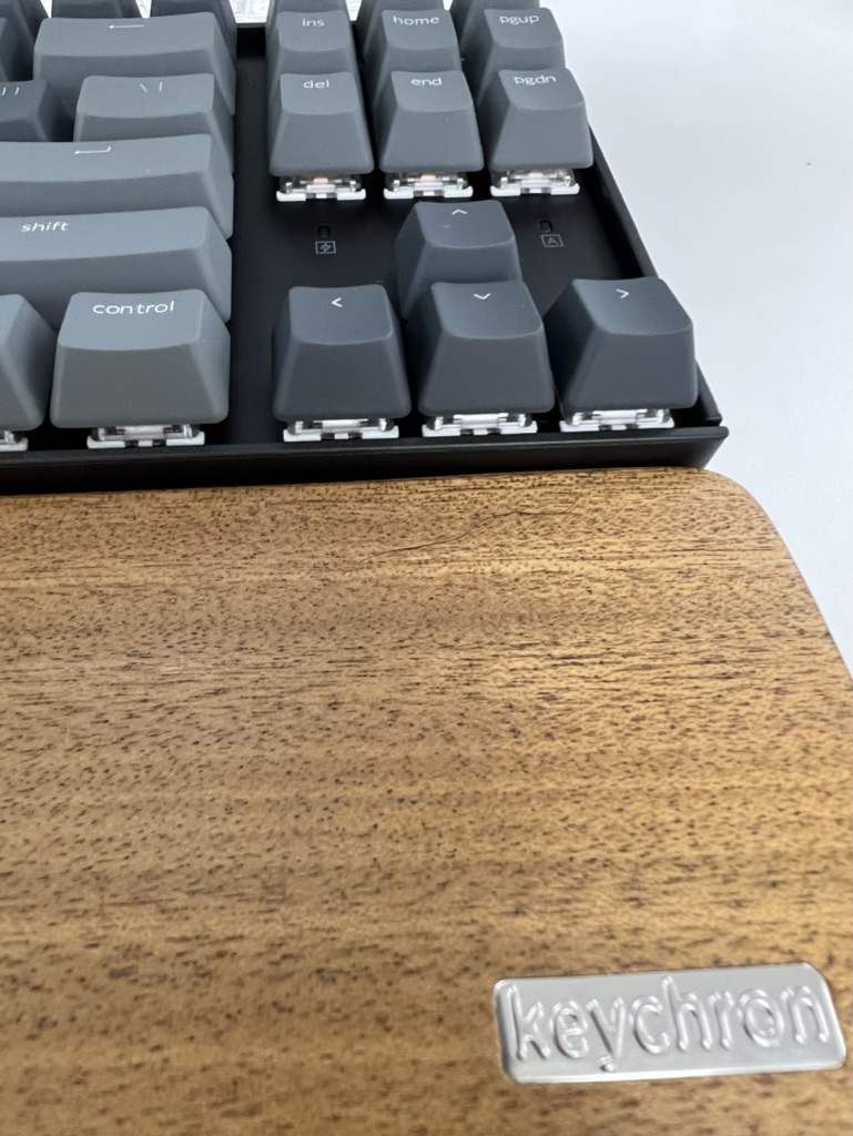 키크론-키보드-손목-받침대