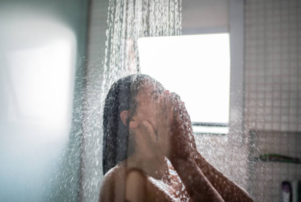 목욕이나 샤워 후 몸이 덥고 땀이 나는 이유와 체온을 낮추는 방법.