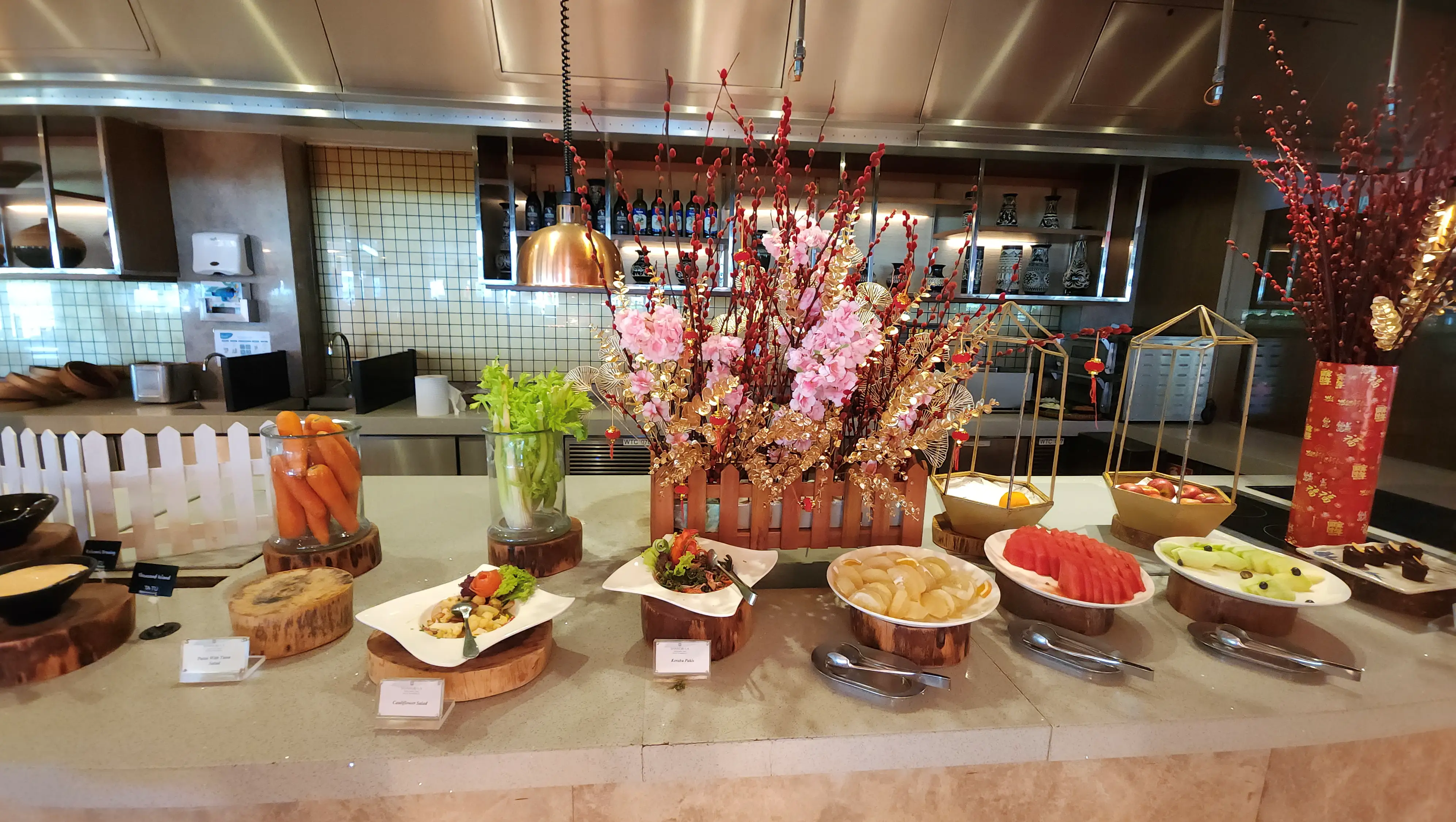 중식-부페에-음식이-담겨져-있는-사진-01