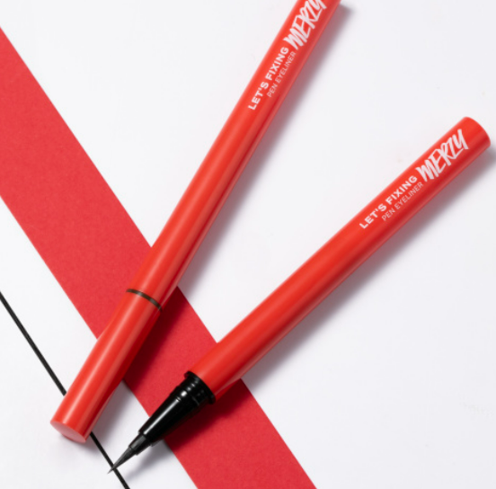 빨간색상의 아이라이너