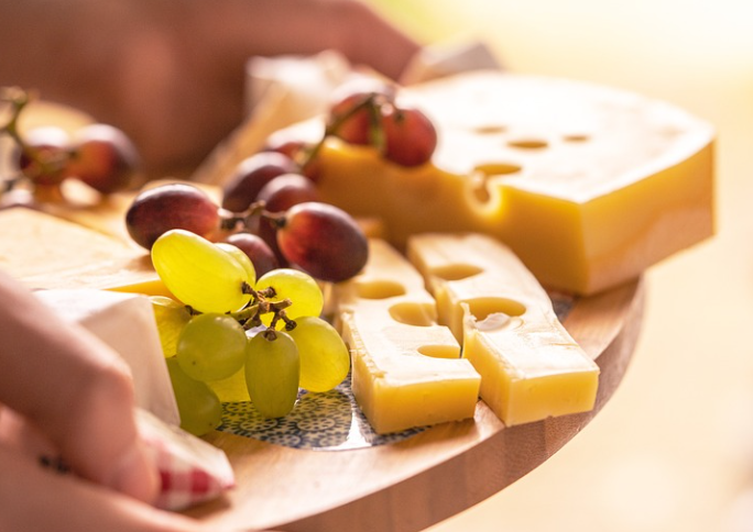 와인과 어울리는 치즈 사진