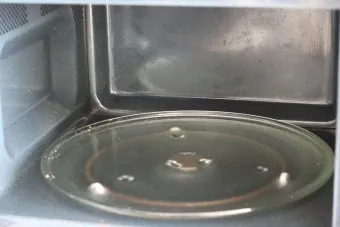 찌든 때부터 냄새까지 전자레인지 청소 레몬 식초로 간편하게 해결 완벽 관리_12