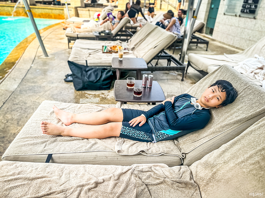 Urban Island 어반 아일랜드 수영장 베드