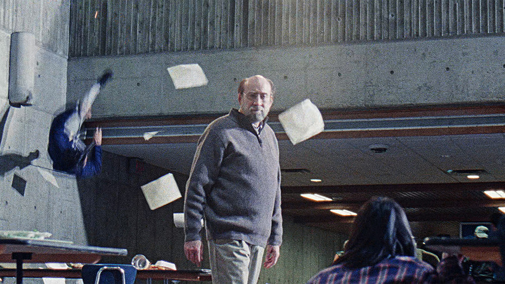 폴이 꿈속에서 사람들에게 폭력성을 보이는 모습