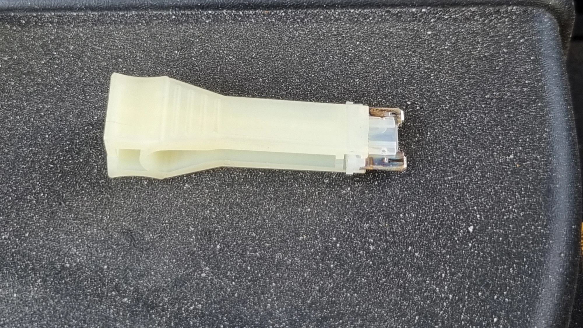 퓨즈 뽑은 모습