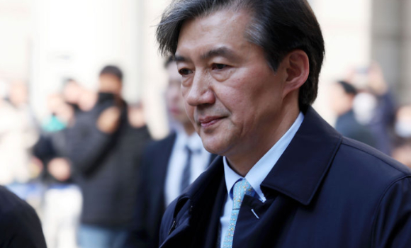 '자녀 입시 비리 및 유재수 감찰무마' 등 혐의로 징역 2년을 선고 받은 조국 조국혁신당 대표가 지난 2월 8일 오후 서울 서초구 서울고등법원에서 열린 항소심 선고 공판을 마친 뒤 차량으로 향하고 있다. [사진=뉴시스]