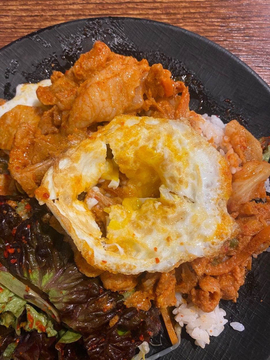 계란후라이와 제육볶음