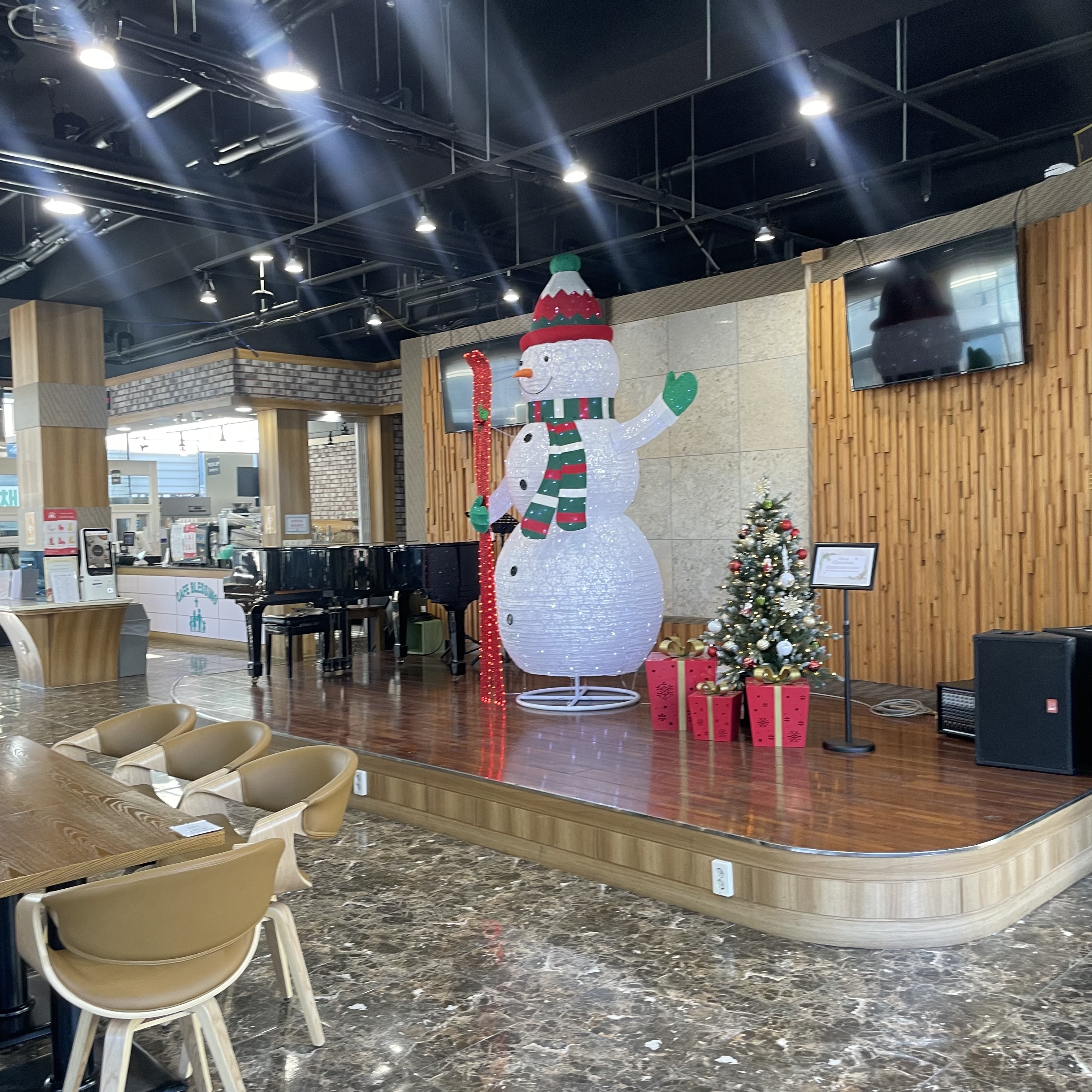 카페블레싱 양산점 피아노
