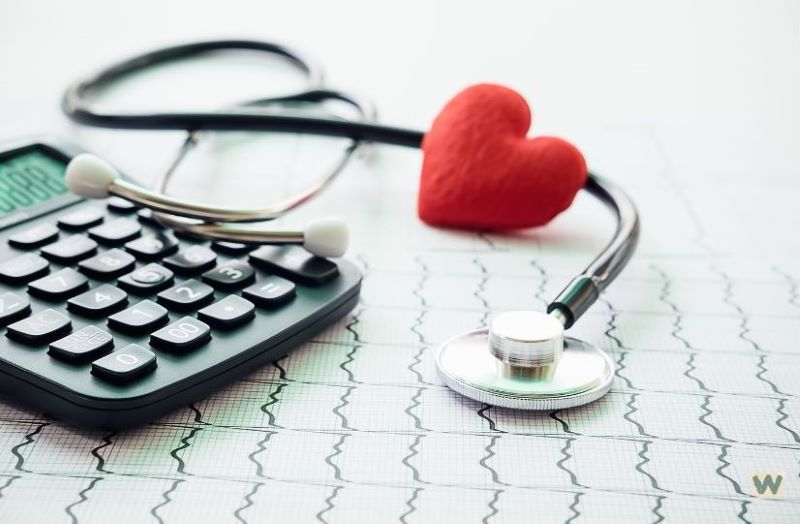 본인부담상한제 의료비 환급 계산기 - 2025년 병원비 환급금 산정 및 소득구간별 상한액 확인 via canva