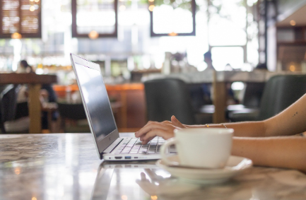 디지털 노마드의 반전: 떠돌며 일하는 삶의 그늘