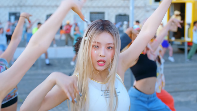 뉴진스 &amp;#39;Super Shy&amp;#39; 뮤비 캡처