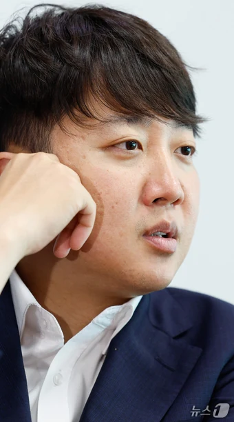 서울 지하철에서 잠든 국회의원, 이준석의 하루
