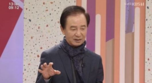 김홍신
