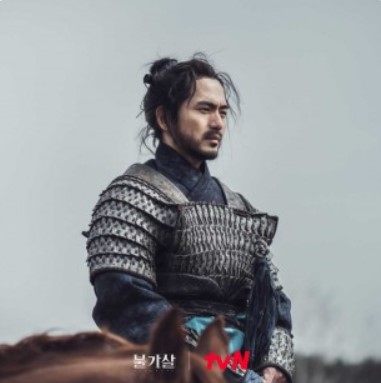 불가살 갑옷을 입고 있는 이진욱