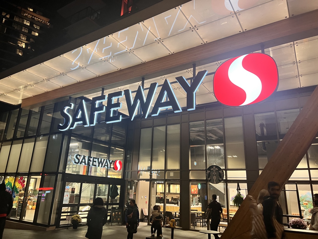 SAFEWAY는 한국의 이마트 같은 느낌이었다.