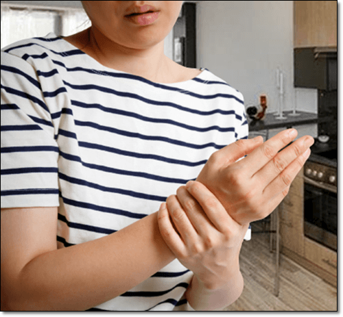 손목 관절염이 있는 여성