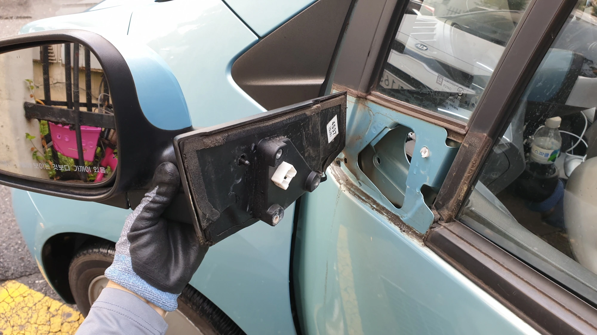 사이드미러 뗀 모습