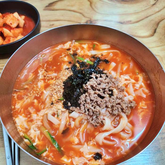 김창옥 전참시 윤두준 줄서는 칼국수집 장칼국수 강릉 맛집