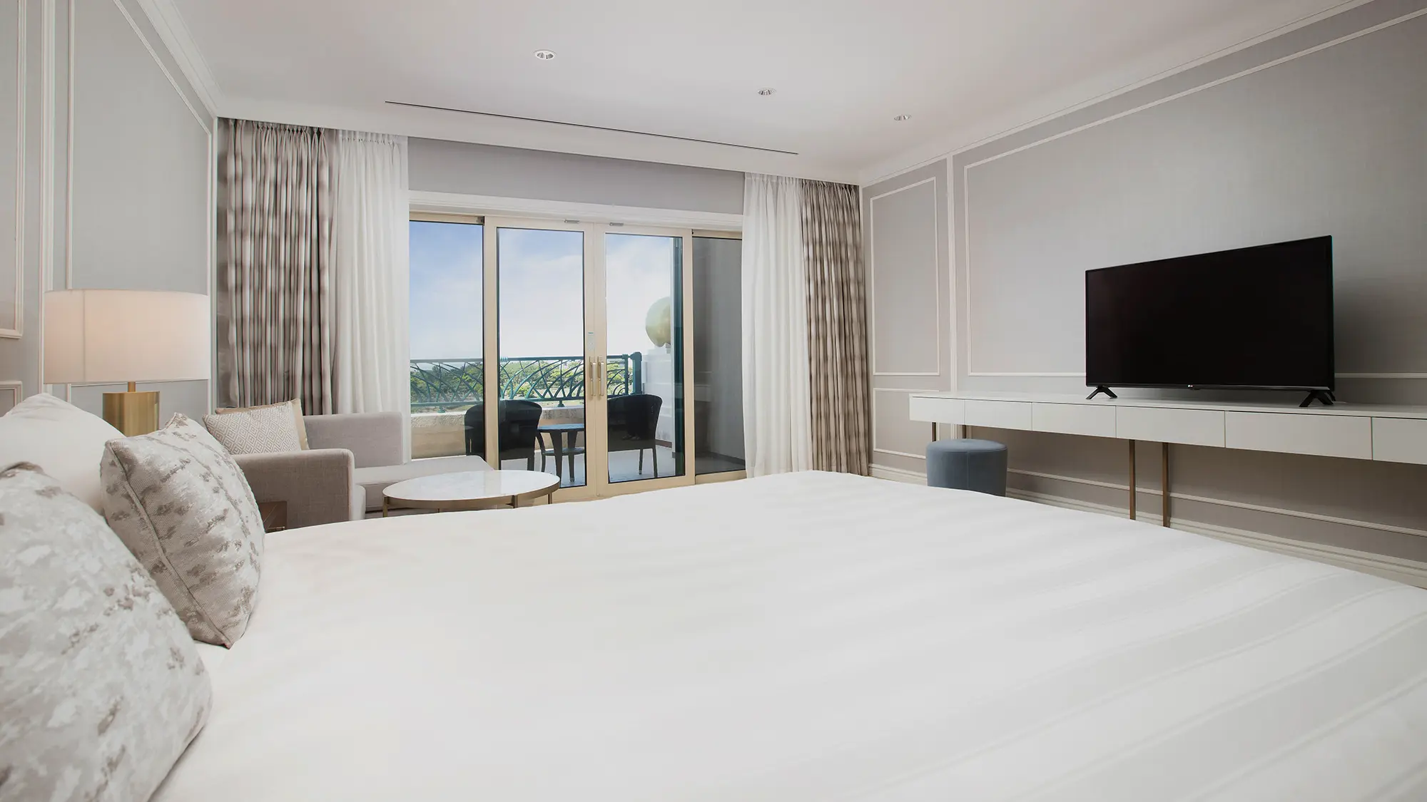 롯데호텔-제주-객실-오션-뷰-침실