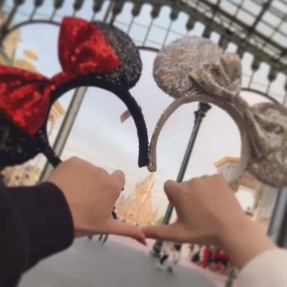 머리띠 2개가 연결되어 있다