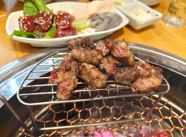 잘 구워진 한우숯불구이
